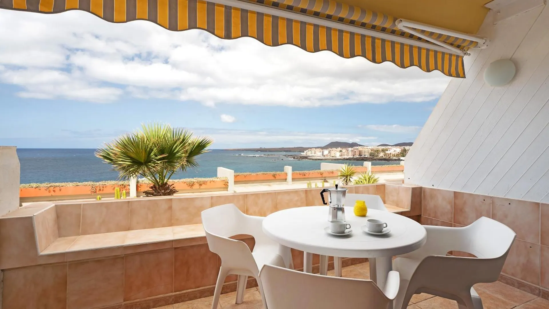 Apto 108 Wonder Located In Front Of The Sea With Swimming Pool Apartment Arona  Spain